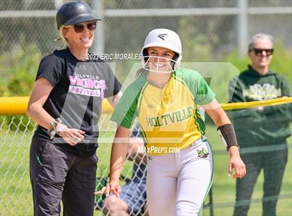 Thumbnail 1 in Holtville vs. Mar Vista photogallery.