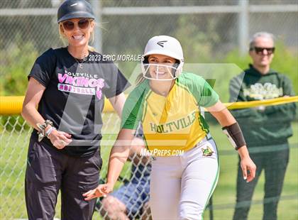 Thumbnail 2 in Holtville vs. Mar Vista photogallery.