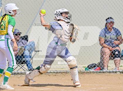 Thumbnail 2 in Holtville vs. Mar Vista photogallery.