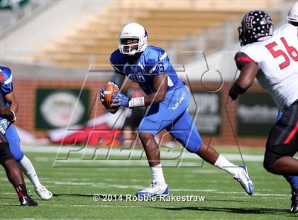 Thumbnail 3 in Rockwall-Heath vs. Tyler (UIL 5A Division 1 Region 2 Semifinal) photogallery.