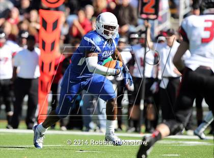 Thumbnail 2 in Rockwall-Heath vs. Tyler (UIL 5A Division 1 Region 2 Semifinal) photogallery.