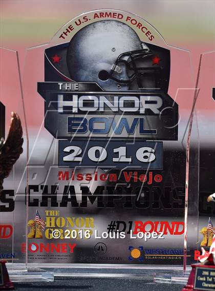 Thumbnail 1 in St. Joseph Regional vs. Serra (Honor Bowl Series) photogallery.