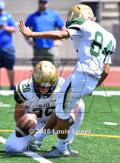 Thumbnail 3 in St. Joseph Regional vs. Serra (Honor Bowl Series) photogallery.