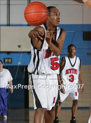 Thumbnail 3 in Newtown vs Environmental Studies (2nd Annual Queens Jam Christmas Classic) photogallery.