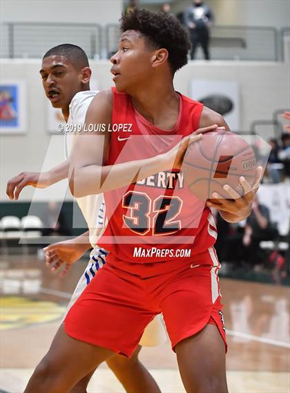 Thumbnail 1 in Liberty vs. Windward (Classic at Damien) photogallery.
