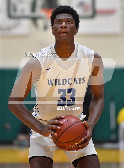 Thumbnail 3 in Liberty vs. Windward (Classic at Damien) photogallery.