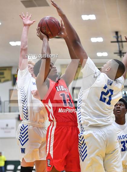 Thumbnail 1 in Liberty vs. Windward (Classic at Damien) photogallery.