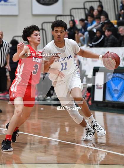 Thumbnail 1 in Liberty vs. Windward (Classic at Damien) photogallery.