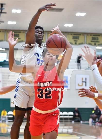 Thumbnail 3 in Liberty vs. Windward (Classic at Damien) photogallery.