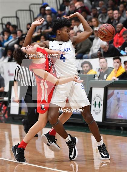 Thumbnail 1 in Liberty vs. Windward (Classic at Damien) photogallery.