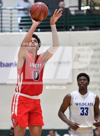 Thumbnail 2 in Liberty vs. Windward (Classic at Damien) photogallery.
