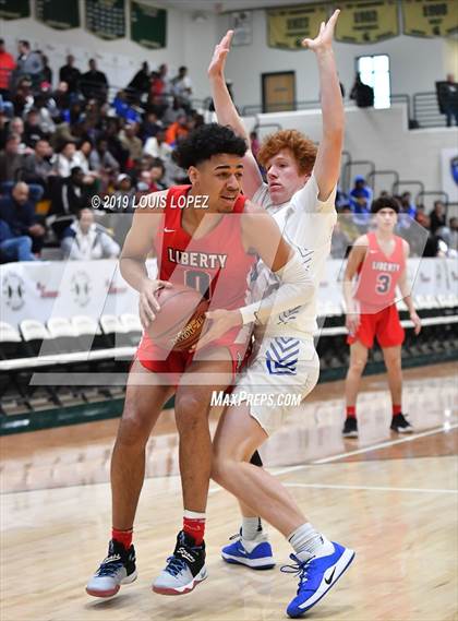 Thumbnail 3 in Liberty vs. Windward (Classic at Damien) photogallery.