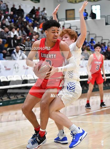 Thumbnail 2 in Liberty vs. Windward (Classic at Damien) photogallery.