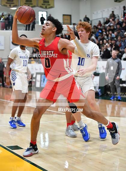 Thumbnail 3 in Liberty vs. Windward (Classic at Damien) photogallery.