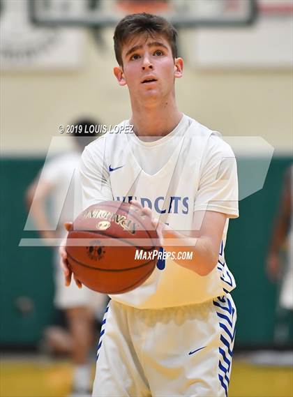 Thumbnail 2 in Liberty vs. Windward (Classic at Damien) photogallery.