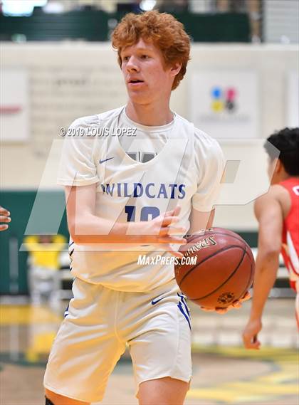 Thumbnail 2 in Liberty vs. Windward (Classic at Damien) photogallery.