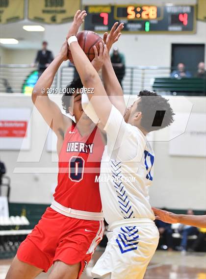 Thumbnail 1 in Liberty vs. Windward (Classic at Damien) photogallery.
