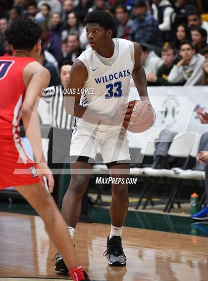 Thumbnail 1 in Liberty vs. Windward (Classic at Damien) photogallery.
