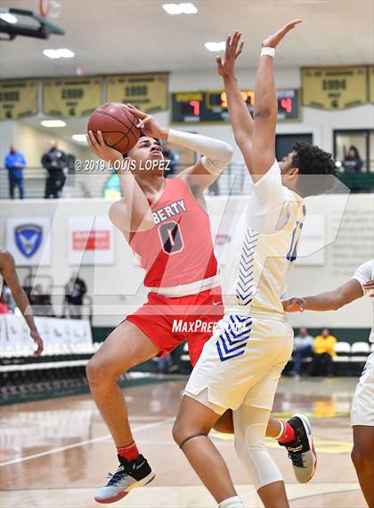 Thumbnail 1 in Liberty vs. Windward (Classic at Damien) photogallery.