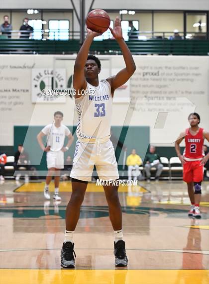 Thumbnail 1 in Liberty vs. Windward (Classic at Damien) photogallery.
