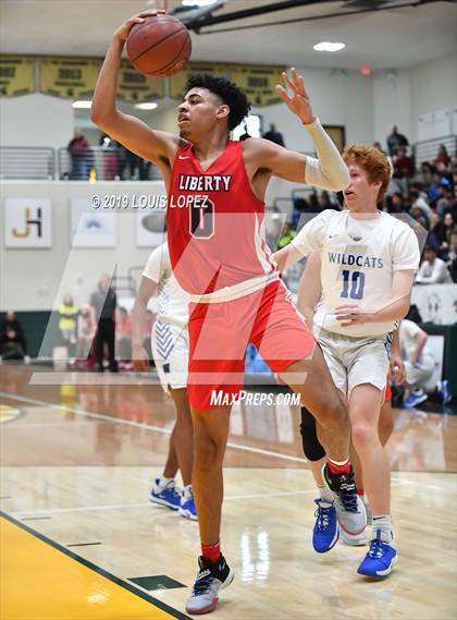 Thumbnail 1 in Liberty vs. Windward (Classic at Damien) photogallery.