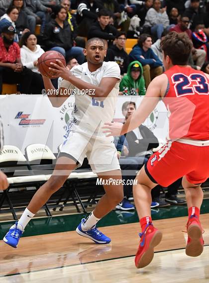 Thumbnail 1 in Liberty vs. Windward (Classic at Damien) photogallery.
