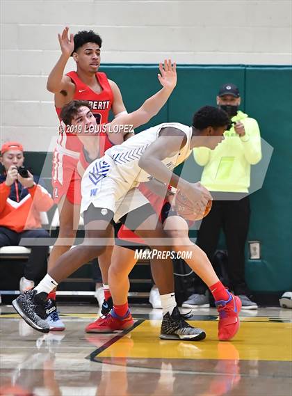 Thumbnail 1 in Liberty vs. Windward (Classic at Damien) photogallery.