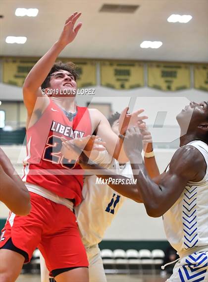 Thumbnail 1 in Liberty vs. Windward (Classic at Damien) photogallery.