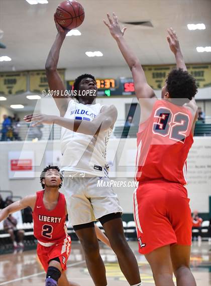 Thumbnail 1 in Liberty vs. Windward (Classic at Damien) photogallery.