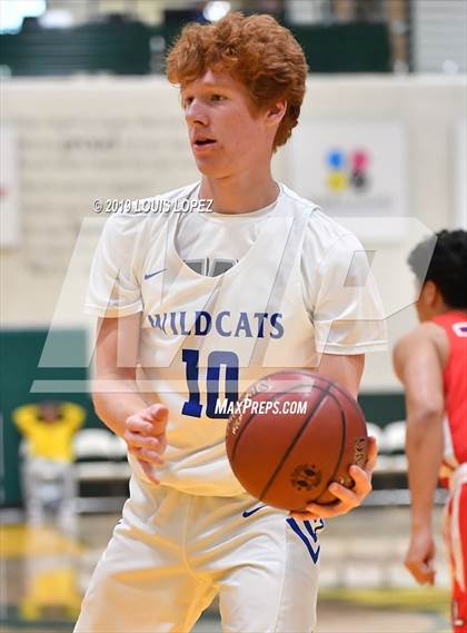 Thumbnail 3 in Liberty vs. Windward (Classic at Damien) photogallery.