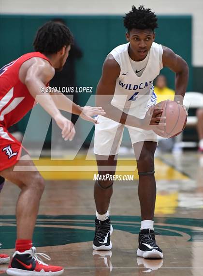 Thumbnail 2 in Liberty vs. Windward (Classic at Damien) photogallery.