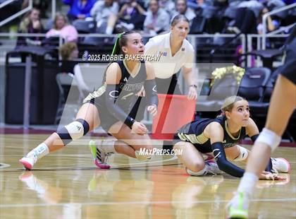 Thumbnail 1 in Iola vs. Crawford (UIL 2A D2 Volleyball Final) photogallery.