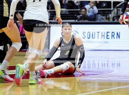 Thumbnail 3 in Iola vs. Crawford (UIL 2A D2 Volleyball Final) photogallery.