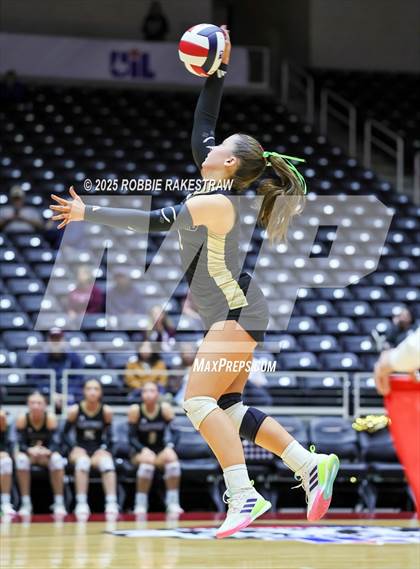 Thumbnail 1 in Iola vs. Crawford (UIL 2A D2 Volleyball Final) photogallery.