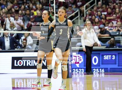 Thumbnail 1 in Iola vs. Crawford (UIL 2A D2 Volleyball Final) photogallery.