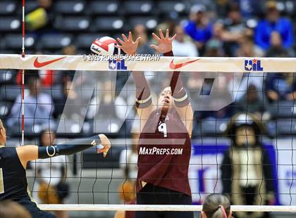 Thumbnail 2 in Iola vs. Crawford (UIL 2A D2 Volleyball Final) photogallery.