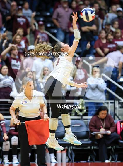 Thumbnail 3 in Iola vs. Crawford (UIL 2A D2 Volleyball Final) photogallery.