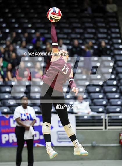 Thumbnail 3 in Iola vs. Crawford (UIL 2A D2 Volleyball Final) photogallery.