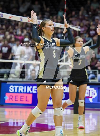 Thumbnail 2 in Iola vs. Crawford (UIL 2A D2 Volleyball Final) photogallery.
