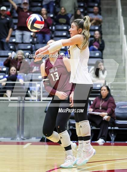 Thumbnail 3 in Iola vs. Crawford (UIL 2A D2 Volleyball Final) photogallery.