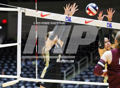 Thumbnail 3 in Iola vs. Crawford (UIL 2A D2 Volleyball Final) photogallery.