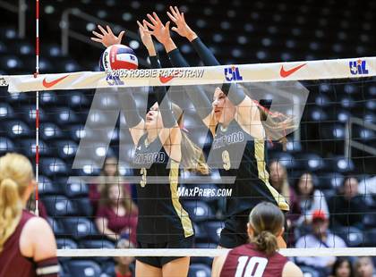 Thumbnail 2 in Iola vs. Crawford (UIL 2A D2 Volleyball Final) photogallery.