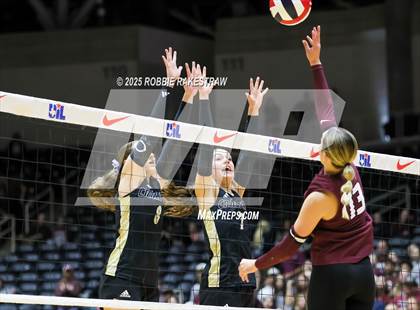 Thumbnail 2 in Iola vs. Crawford (UIL 2A D2 Volleyball Final) photogallery.