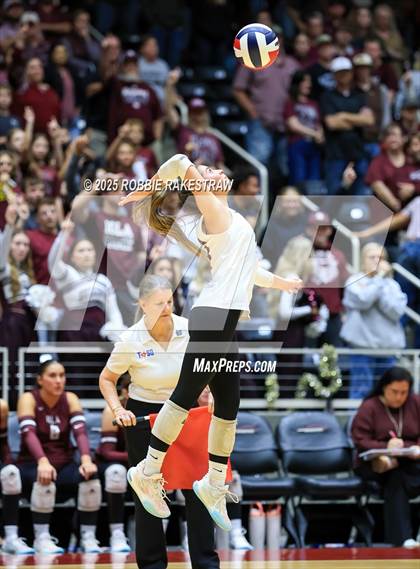 Thumbnail 2 in Iola vs. Crawford (UIL 2A D2 Volleyball Final) photogallery.