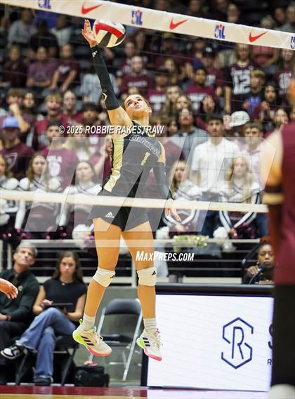 Thumbnail 3 in Iola vs. Crawford (UIL 2A D2 Volleyball Final) photogallery.