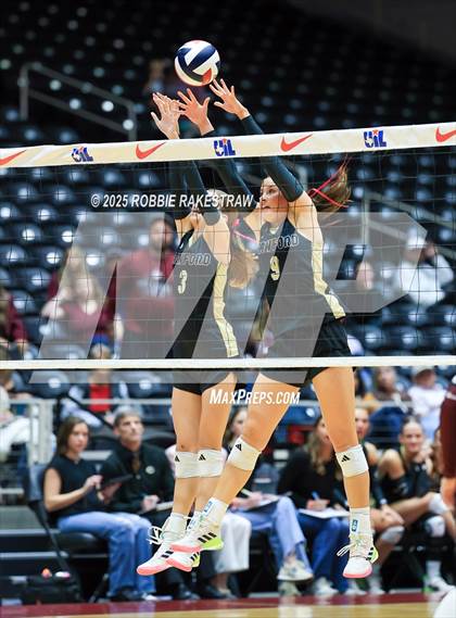 Thumbnail 3 in Iola vs. Crawford (UIL 2A D2 Volleyball Final) photogallery.