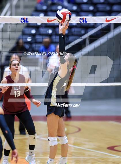 Thumbnail 2 in Iola vs. Crawford (UIL 2A D2 Volleyball Final) photogallery.