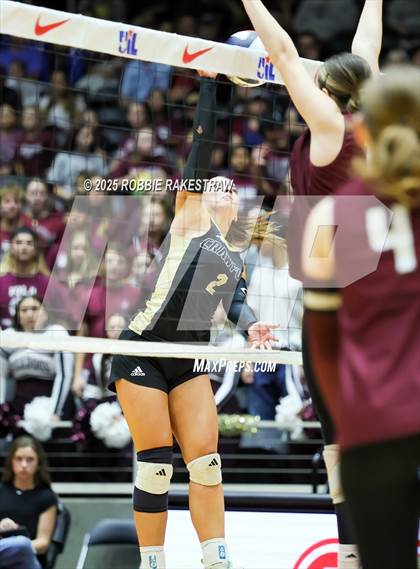 Thumbnail 1 in Iola vs. Crawford (UIL 2A D2 Volleyball Final) photogallery.