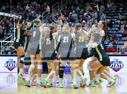 Thumbnail 3 in Iola vs. Crawford (UIL 2A D2 Volleyball Final) photogallery.