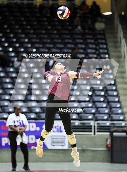 Thumbnail 1 in Iola vs. Crawford (UIL 2A D2 Volleyball Final) photogallery.